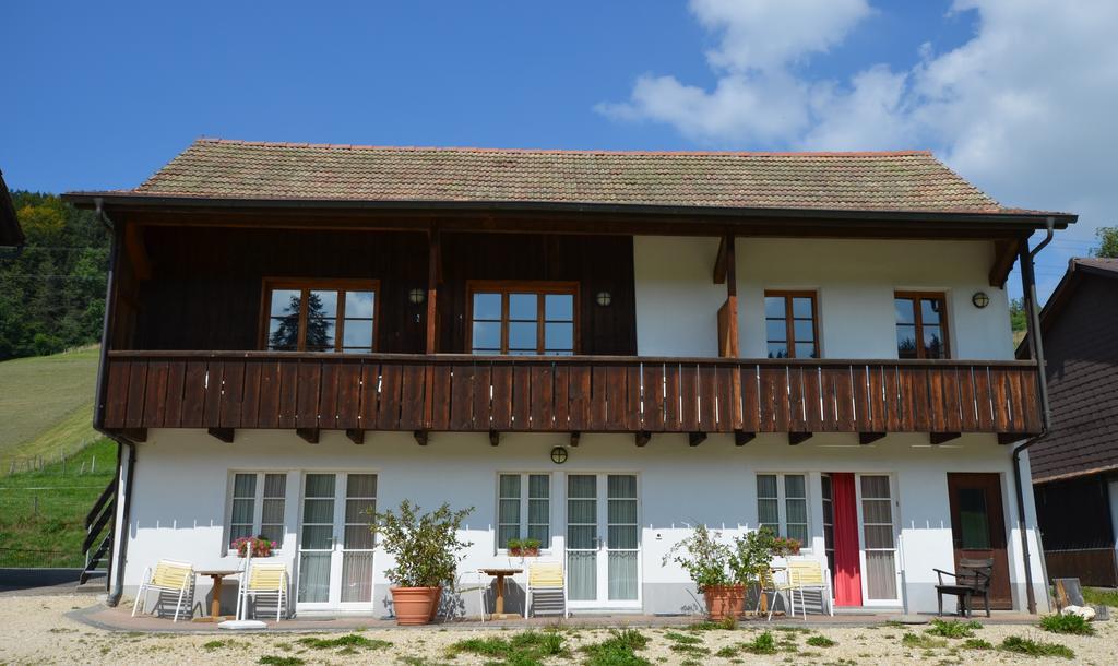 Miramont Horse Trekking Hostel Saicourt Kültér fotó